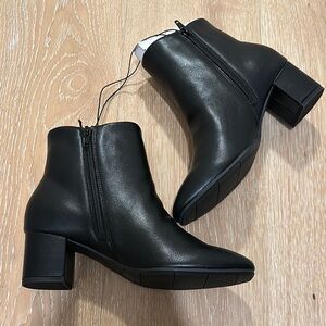 Uniqlo Comfort Feel Side-Zip Short Boots